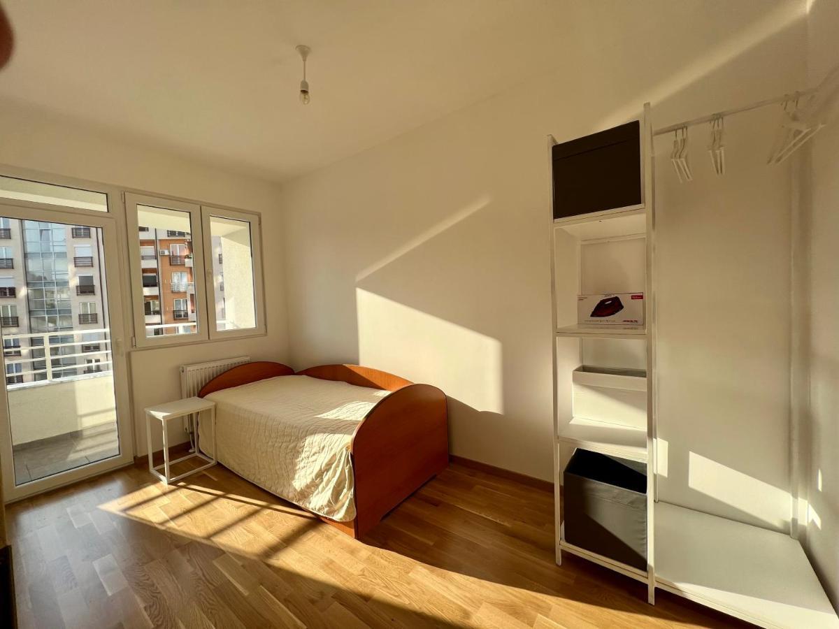 Sara'S Apartment Cozy And Close To Center With Private Parking Skopje Exterior photo