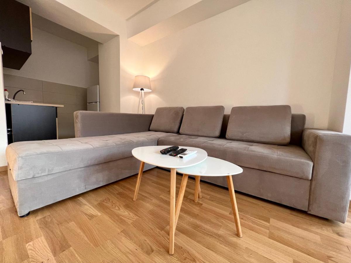 Sara'S Apartment Cozy And Close To Center With Private Parking Skopje Exterior photo