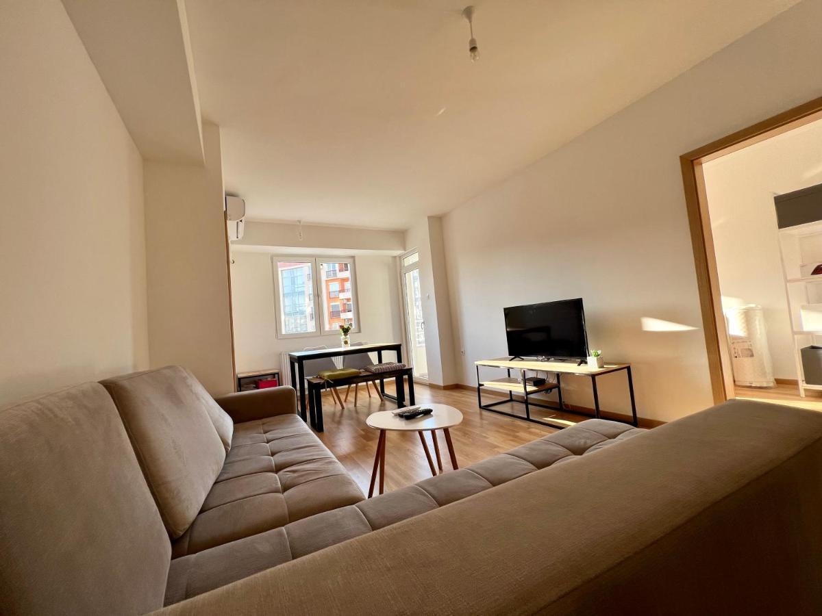 Sara'S Apartment Cozy And Close To Center With Private Parking Skopje Exterior photo