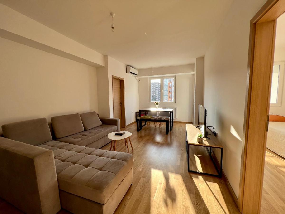 Sara'S Apartment Cozy And Close To Center With Private Parking Skopje Exterior photo
